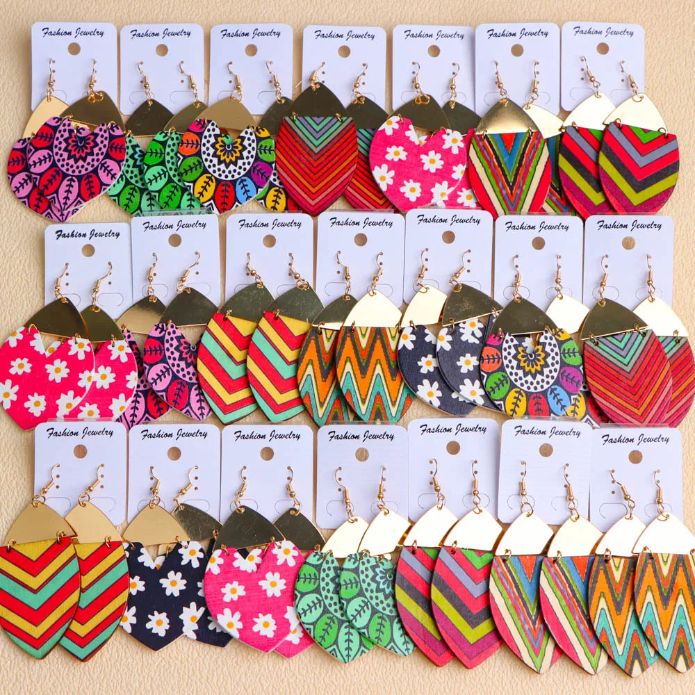 Lot de 10 paires de boucles d'oreilles en bois multicolores