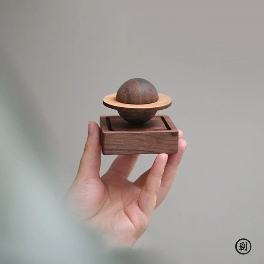 Diffuseur de parfum en bois sculpté Jupiter