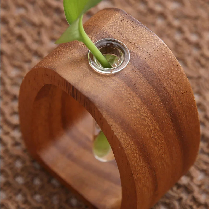 Mini vase en bois massif et verre