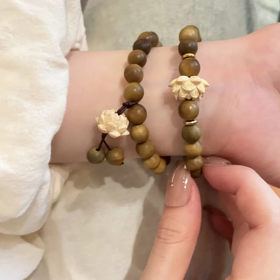 Bracelet en bois de santal vert et perle Lotus