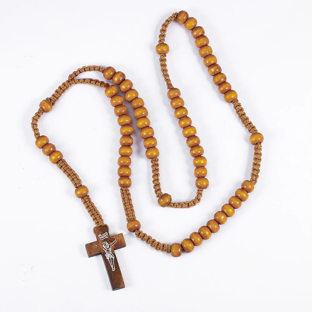 Collier chapelet en perles de bois avec croix