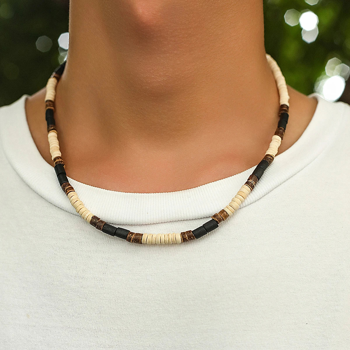 Collier de petites perles en bois
