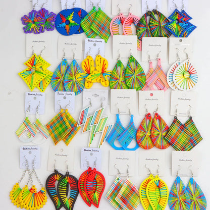 Lot de 10 paires de boucles d'oreilles en bois multicolores