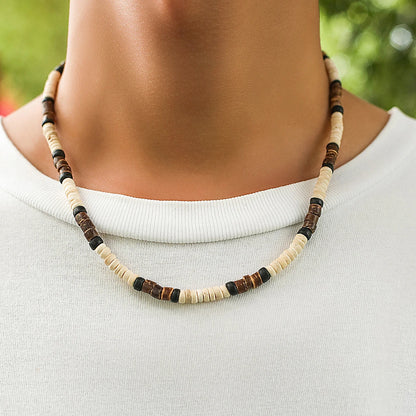 Collier de petites perles en bois