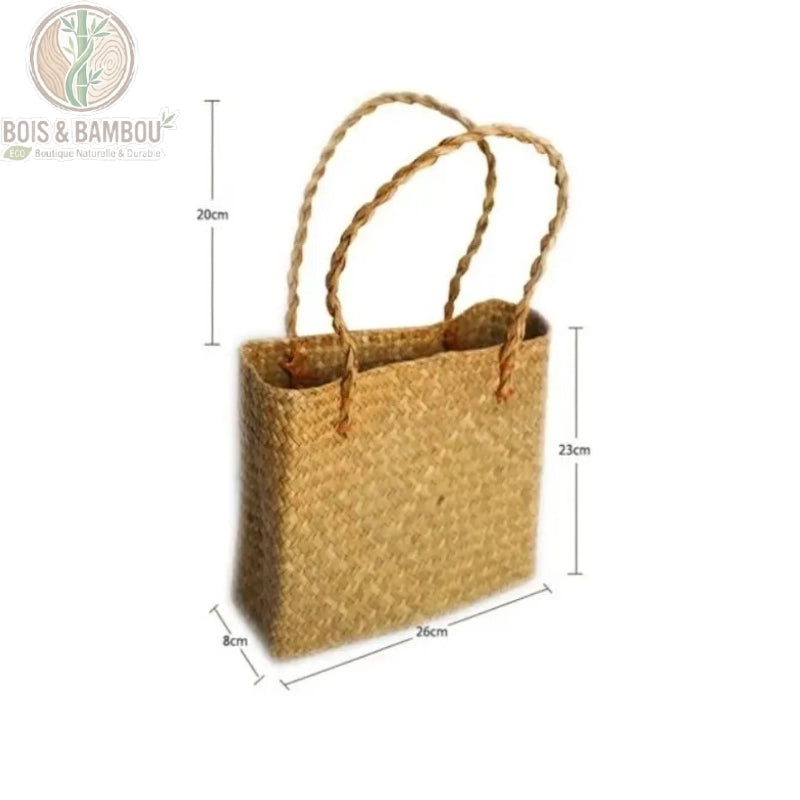 Sac fourre tout en paille et bambou dimensions. Infographie d'un sac cabas tressé mesurant 26 cm de long, 8 cm de large et 23 cm de haut, avec des anses souples d'une hauteur de 20 cm.