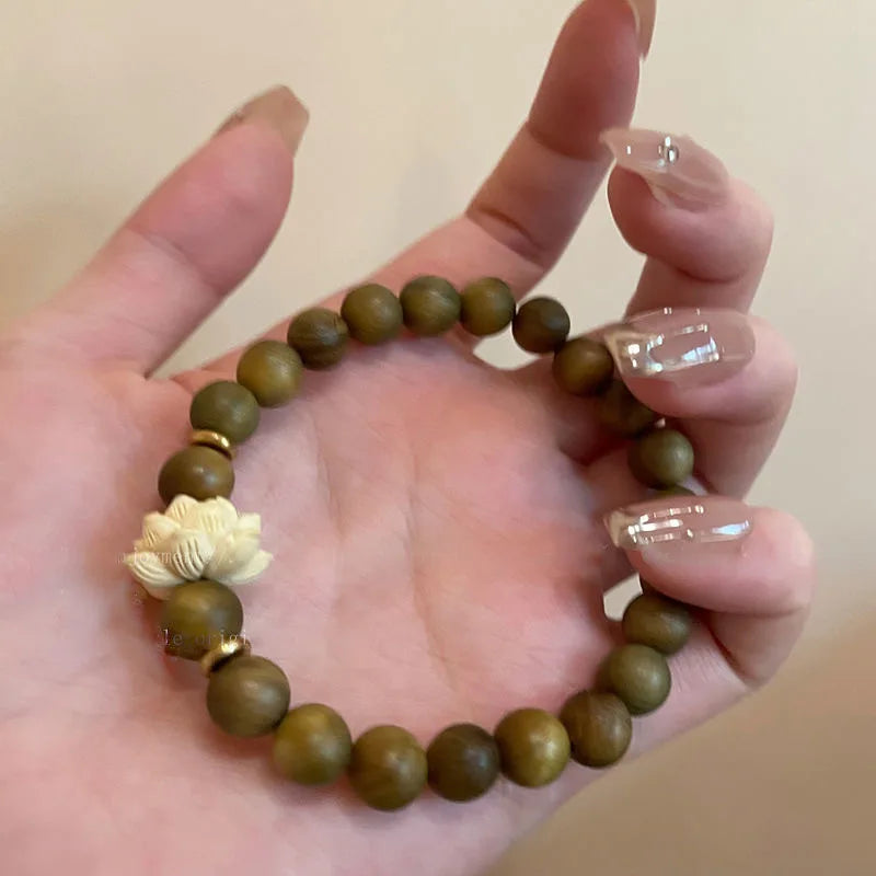 Bracelet en bois de santal vert et perle Lotus