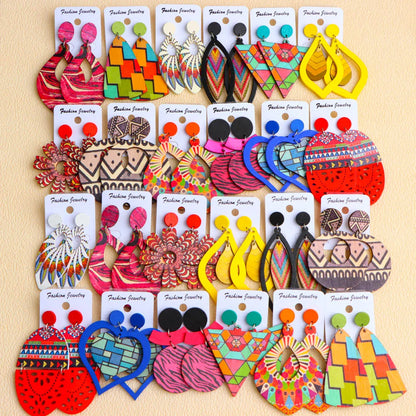 Lot de 10 paires de boucles d'oreilles en bois multicolores
