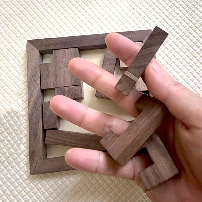 Puzzle géométrique et casse-tête Tangram