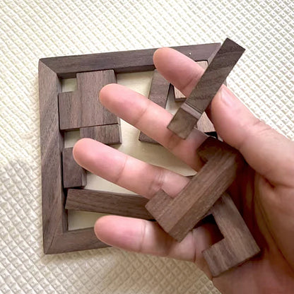 Puzzle géométrique et casse-tête Tangram
