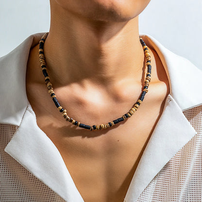 Collier de petites perles en bois