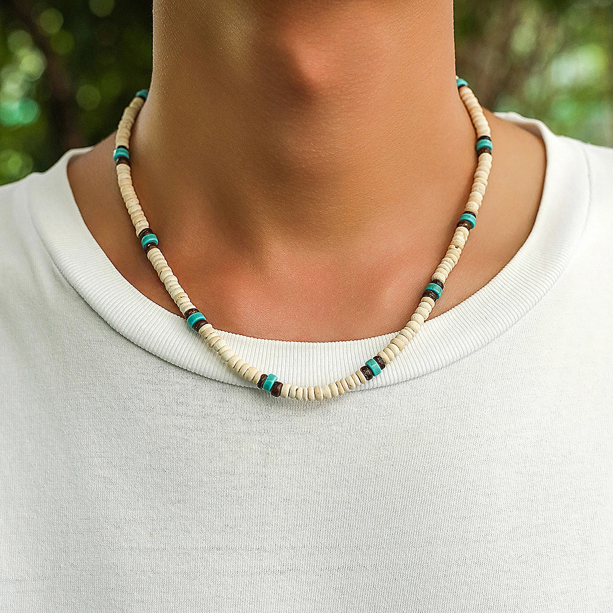 Collier de petites perles en bois