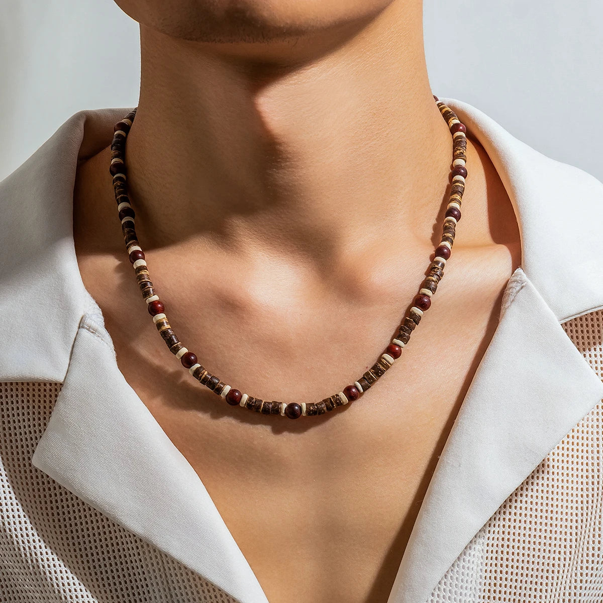 Collier de petites perles en bois