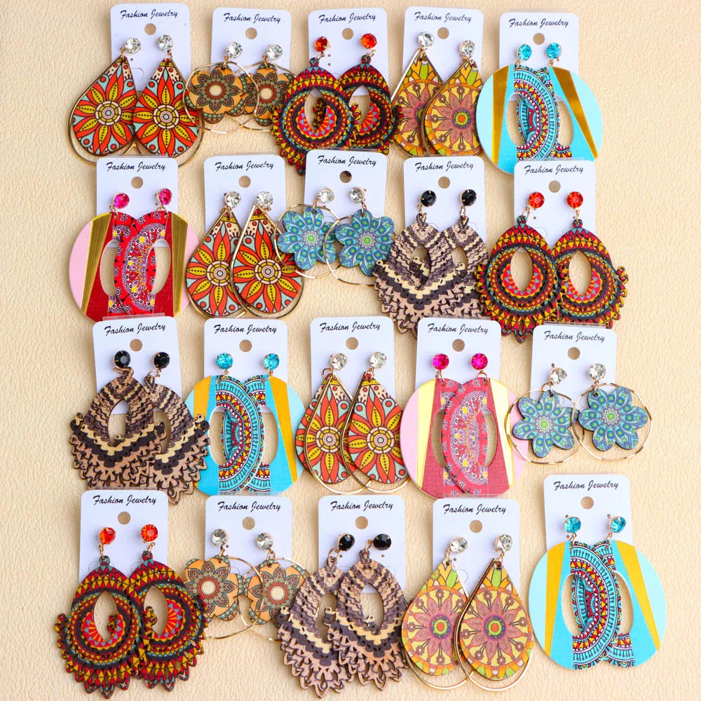 Lot de 10 paires de boucles d'oreilles en bois multicolores
