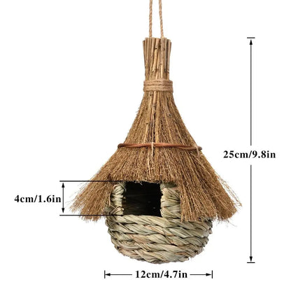 Nid d'oiseau en paille tissée