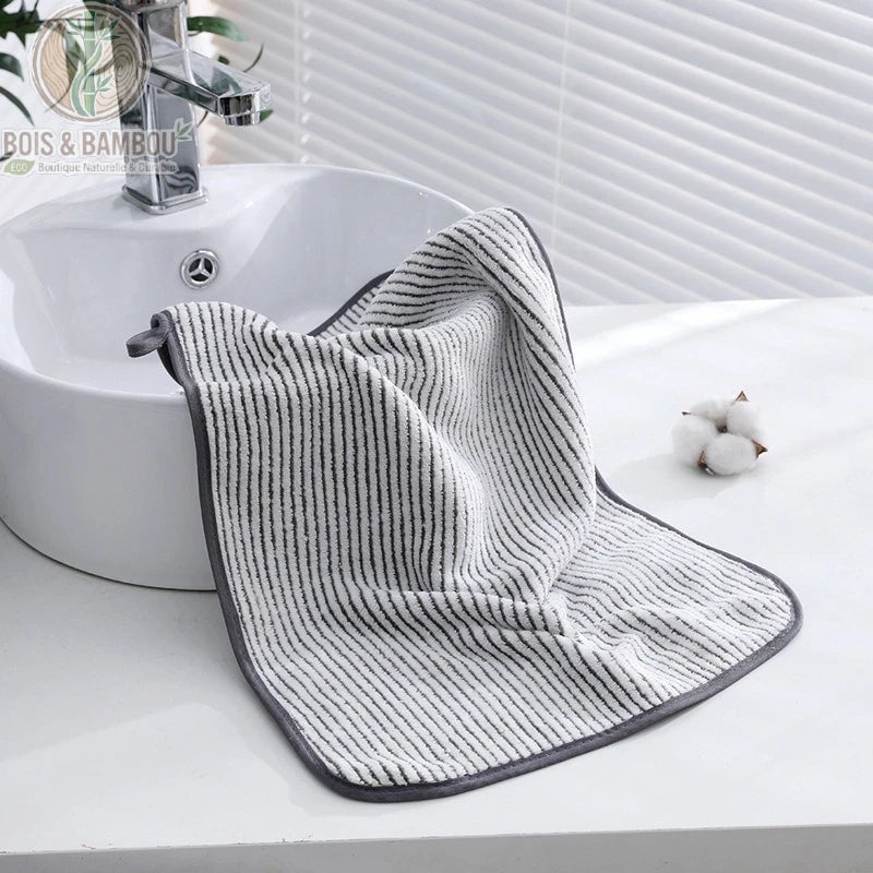 Serviette de toilette en bambou coloris rayé, format visage