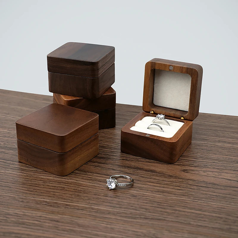 Écrin à bijoux en bois naturel