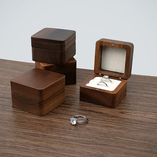 Écrin à bijoux en bois naturel