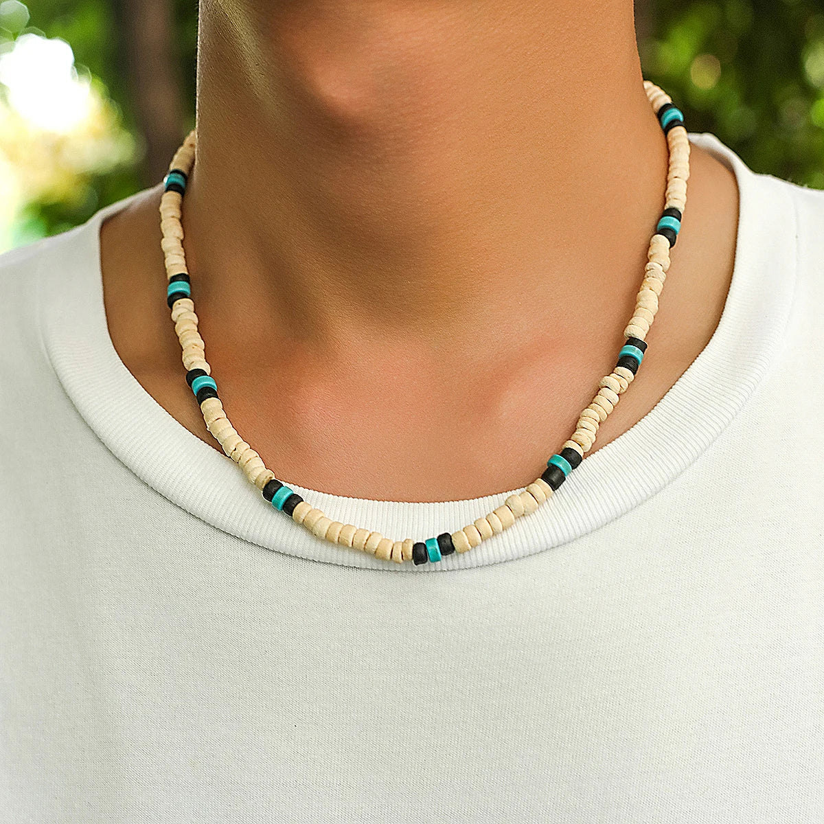 Collier de petites perles en bois