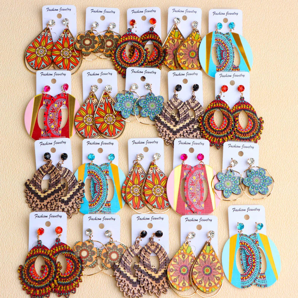 Lot de 10 paires de boucles d'oreilles en bois multicolores