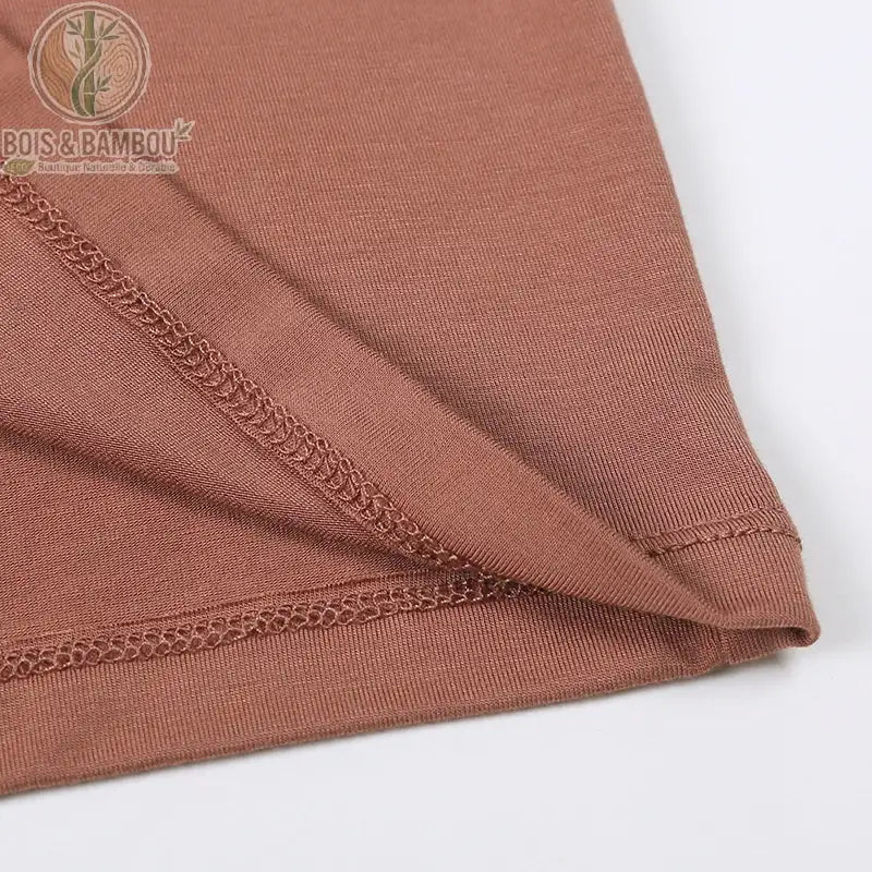 Détail des coutures du t-shirt bébé bambou, finitions soignées pour confort bébé 0-3 ans