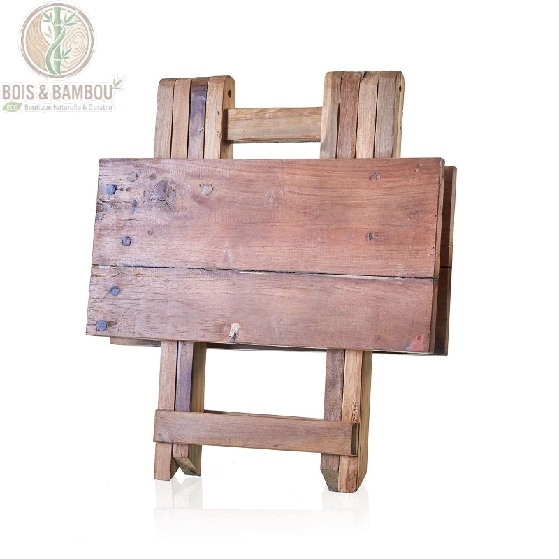 Table basse pliante carrée en teck recyclé en position repliée