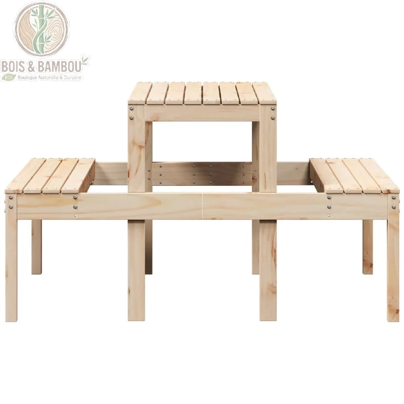 Table de Pique nique en Pin cote. Vue latérale d'une table de pique-nique en bois de pin massif clair, montrant la structure des bancs intégrés et le plateau à lattes horizontales.