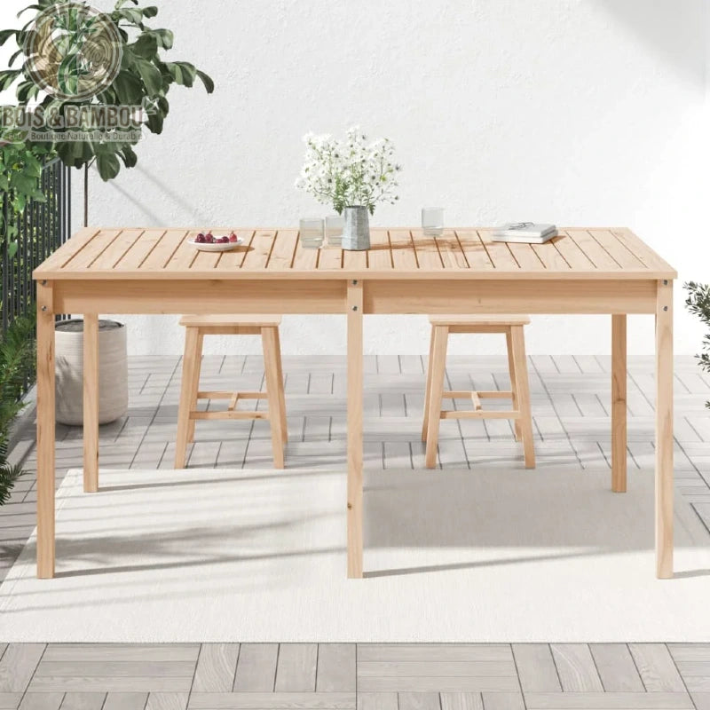 Table jardin pin massif clair rectangulaire avec tabourets sur terrasse