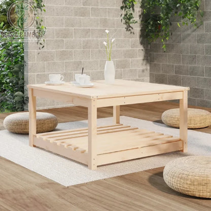 Table basse jardin pin massif en terrasse avec coussins de sol et tasses