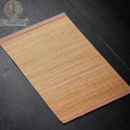 Tapis de table à thé bambou tissé naturel beige format 20 x 30 cm fond ardoise