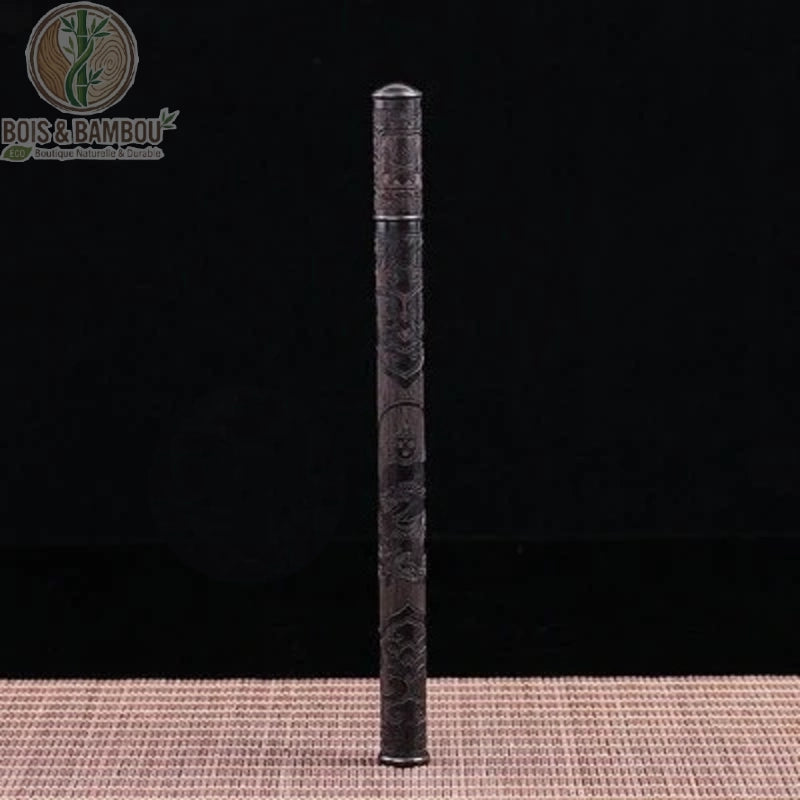 Tube encens ébène noir motif Avalokitesvara, calligraphies bouddhistes sculptées