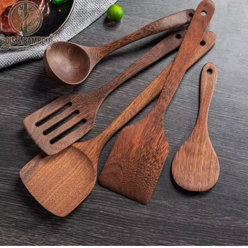 Ustensiles cuisine wenge 5 modeles spatules et louche sur ardoise, scene cuisine avec citron vert, Bois et Bambou Eco