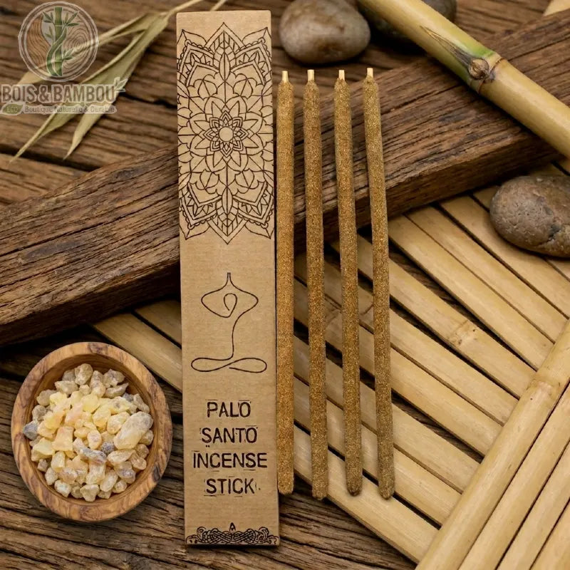 Encens Palo Santo Copal, bâtons dans leur emballage kraft illustré, résine naturelle en arrière-plan