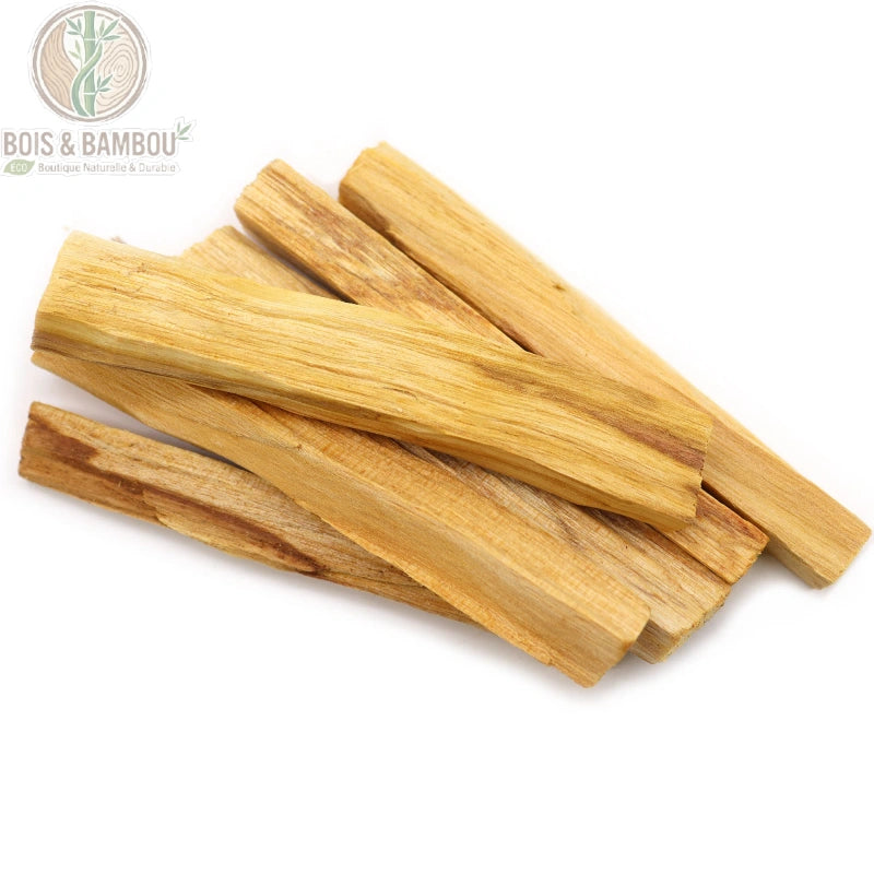 Bâtons de Palo Santo naturel en gros plan, texture du bois brut, Bois Et Bambou Eco