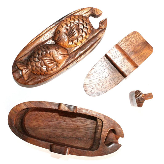 Détail du mécanisme d'ouverture par emboîtement, boîte à bijoux poissons, compartiment intérieur vide