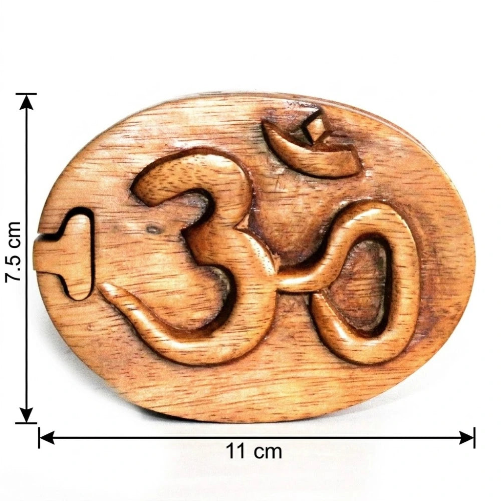 Boîte à bijoux ovale en bois sculpté symbole Om, dimensions 11 par 7,5 par 6 cm