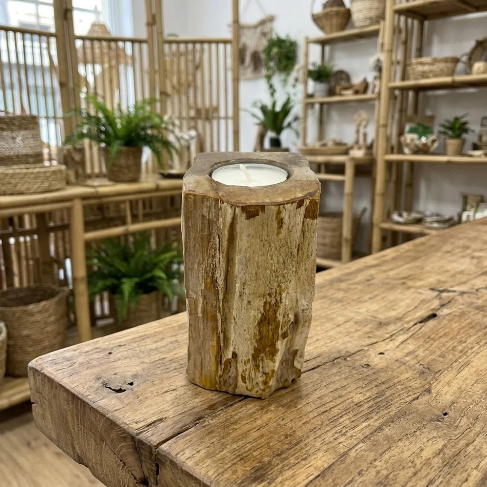 Bougeoir en bois fossilisé haut pour 1 bougie, veines miel et brunes, forme irrégulière, chaque pièce est unique