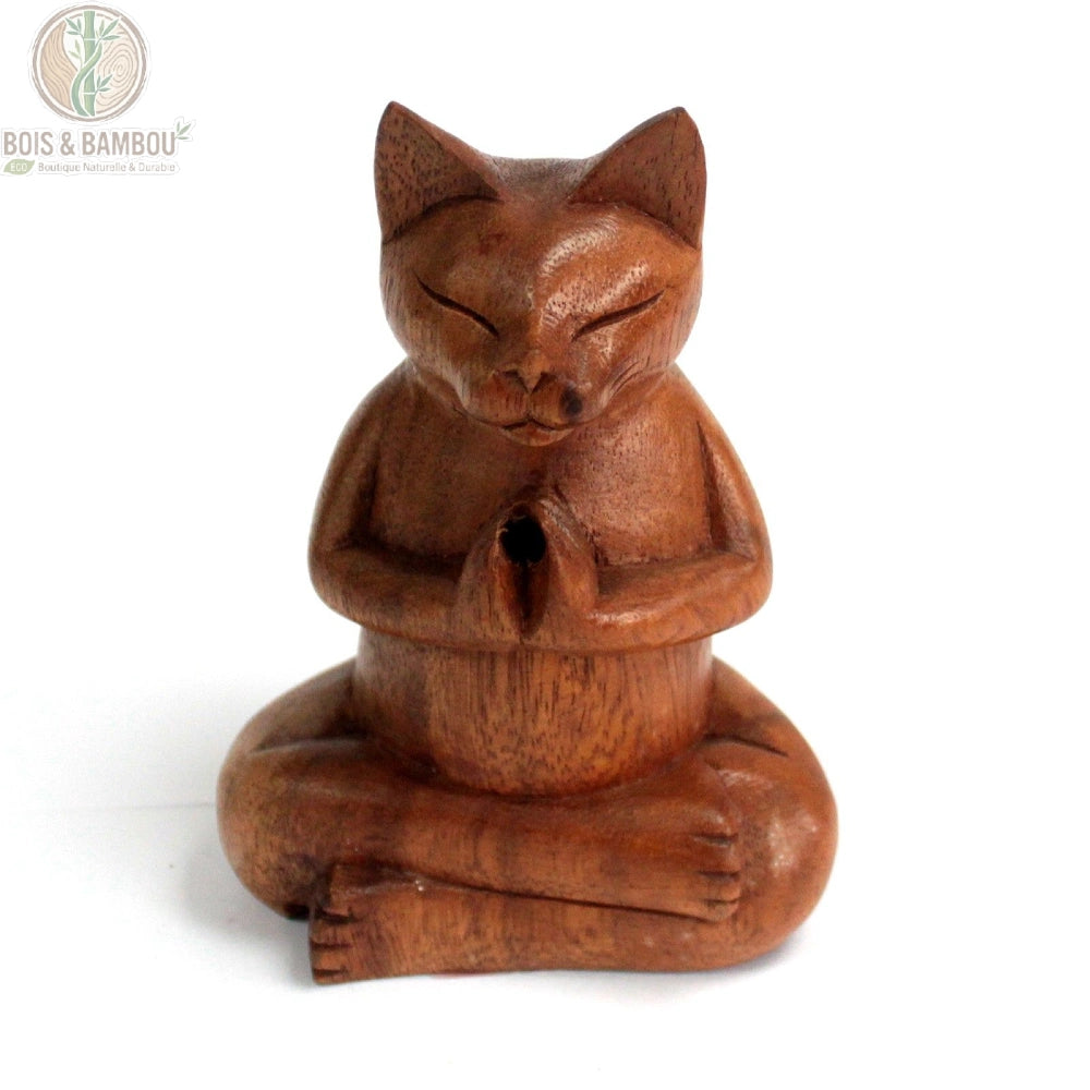 Porte-encens en bois sculpté chat de yoga, modèle moyen, sur fond blanc