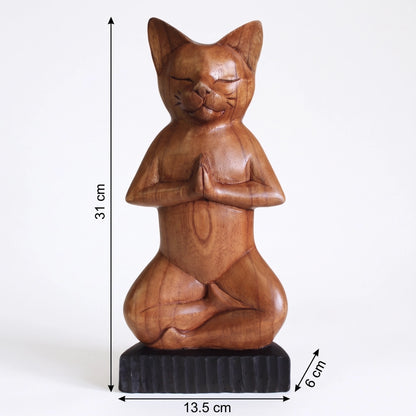 Chat en bois sculpté marron, posture yoga lotus, schéma des dimensions 31 par 13,5 par 6 centimètres.
