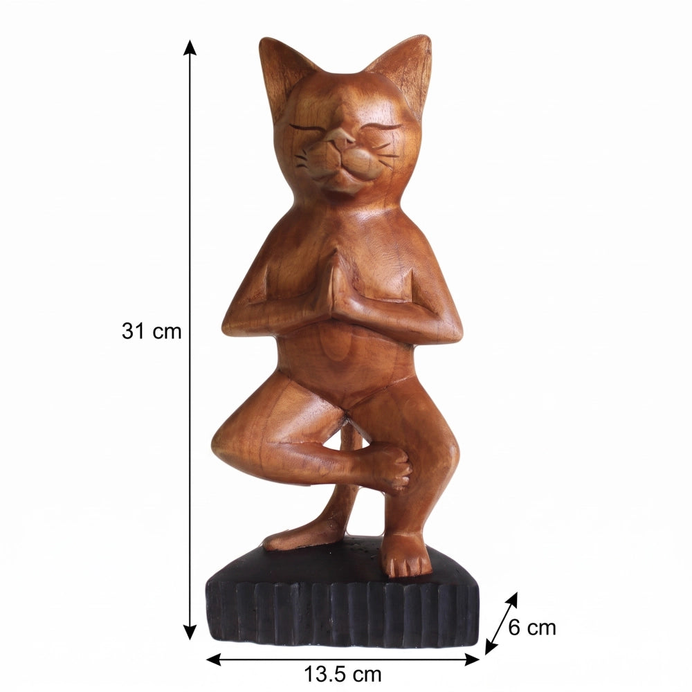 Chat en bois sculpté marron, posture yoga une patte, schéma des dimensions 31 par 13,5 par 6 centimètres.