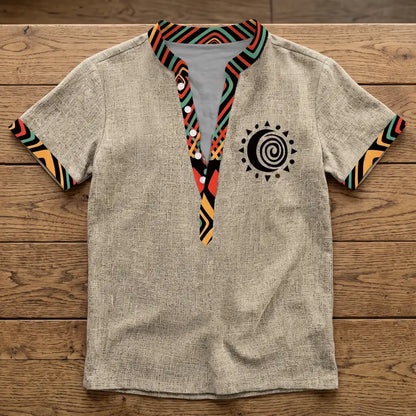 Chemise homme en fibre de bambou manches courtes marron, liseré ethnique aztèque coloré et patch soleil spirale sur la poitrine