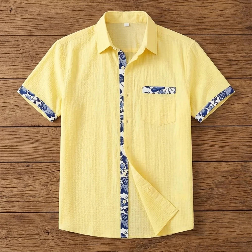 Chemise homme en fibre de bambou manches courtes jaune, empiècements imprimé céramique bleu