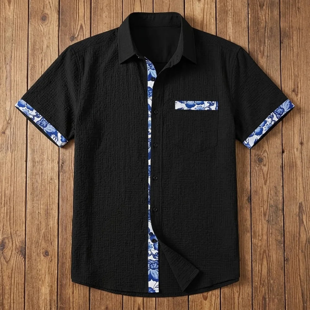 Chemise homme en fibre de bambou manches courtes noire, empiècements imprimé céramique bleu