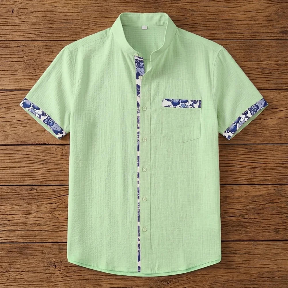 Chemise homme en fibre de bambou manches courtes verte, empiècements imprimé céramique bleu