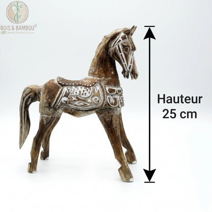 Cheval en bois sculpté antique 25 cm, finition patinée blanchie, vue de profil