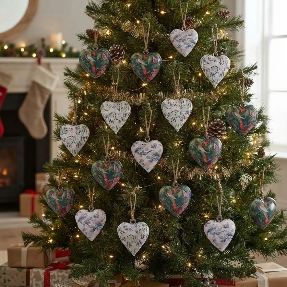 Cœurs en bois émaillés à suspendre sur un sapin de Noël