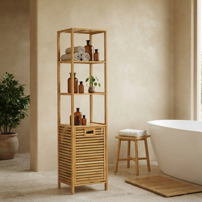 Colonne bambou avec panier à linge dans une salle de bain zen