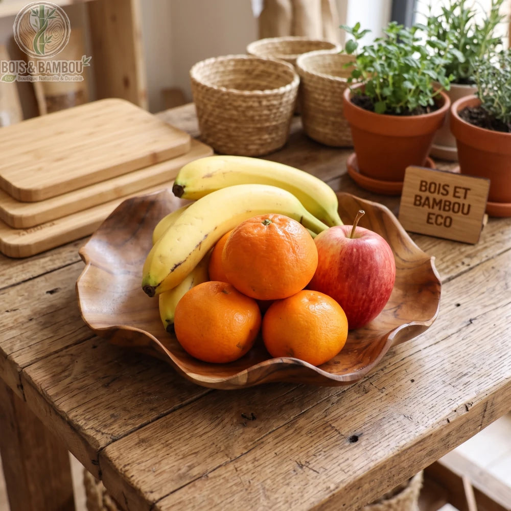Coupelle à fruits en teck massif sur table en bois avec bananes, oranges et pomme