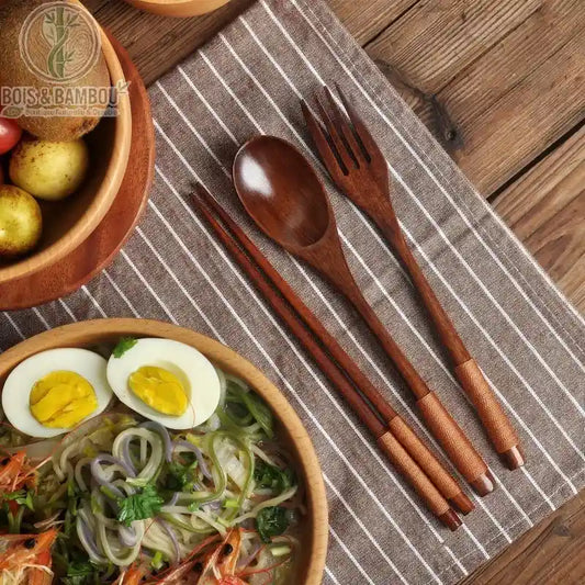 Couverts bois nomade, kit cuillere fourchette baguettes sur table avec bol et ramen, Bois et Bambou Eco