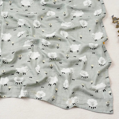 Couverture légère bébé en coton et bambou, motif moutons sur fond vert sauge