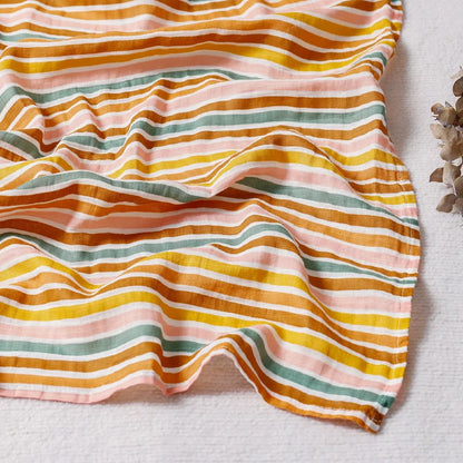 Couverture légère bébé en coton et bambou, motif rayures orange, rose, vert et jaune